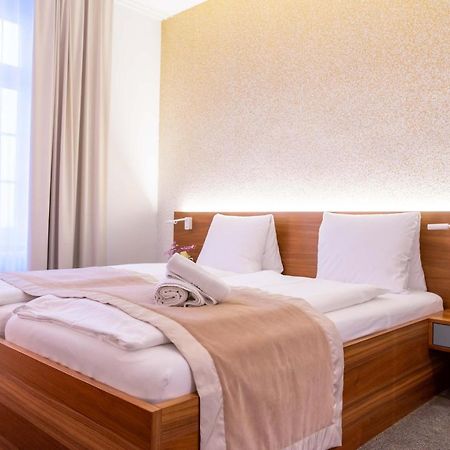 Hotel Engel Am Bahnhof Wadenswil Bagian luar foto