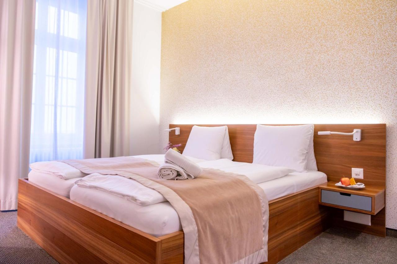 Hotel Engel Am Bahnhof Wadenswil Bagian luar foto