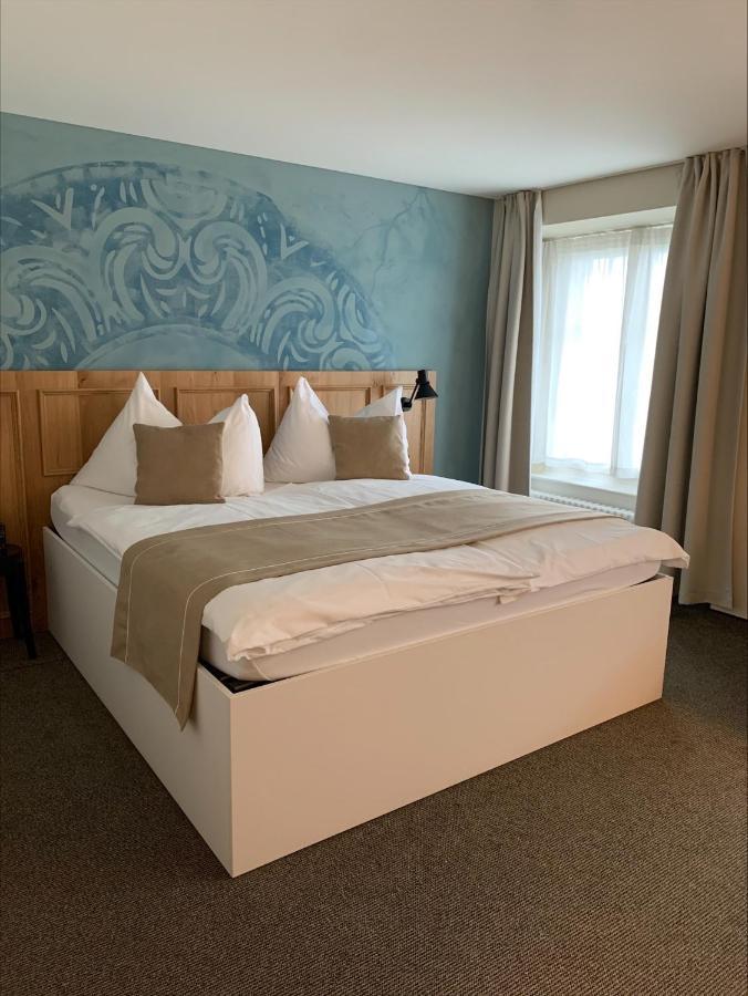 Hotel Engel Am Bahnhof Wadenswil Bagian luar foto