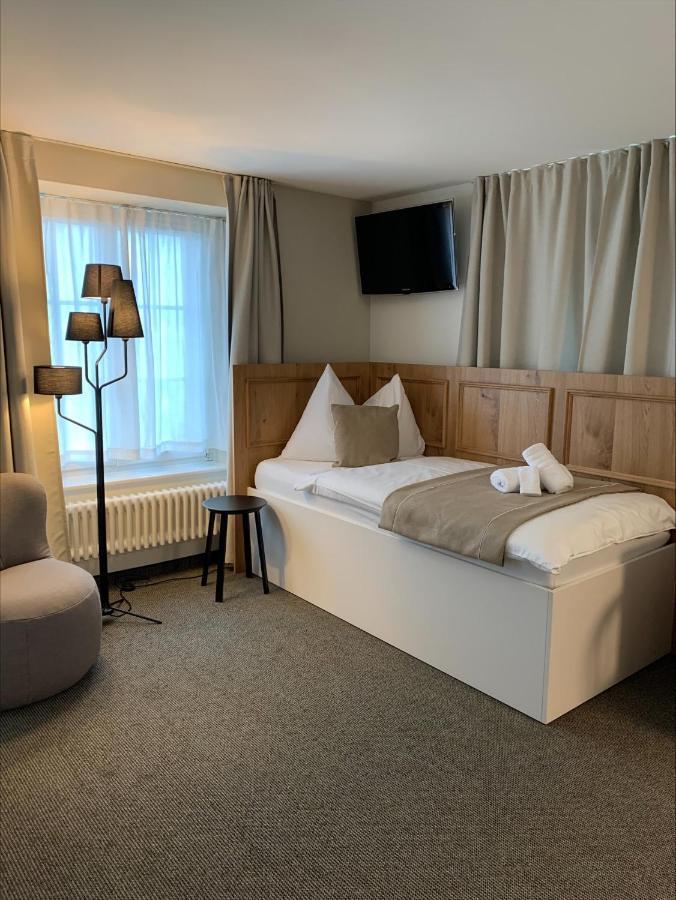 Hotel Engel Am Bahnhof Wadenswil Bagian luar foto
