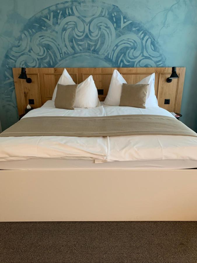Hotel Engel Am Bahnhof Wadenswil Bagian luar foto