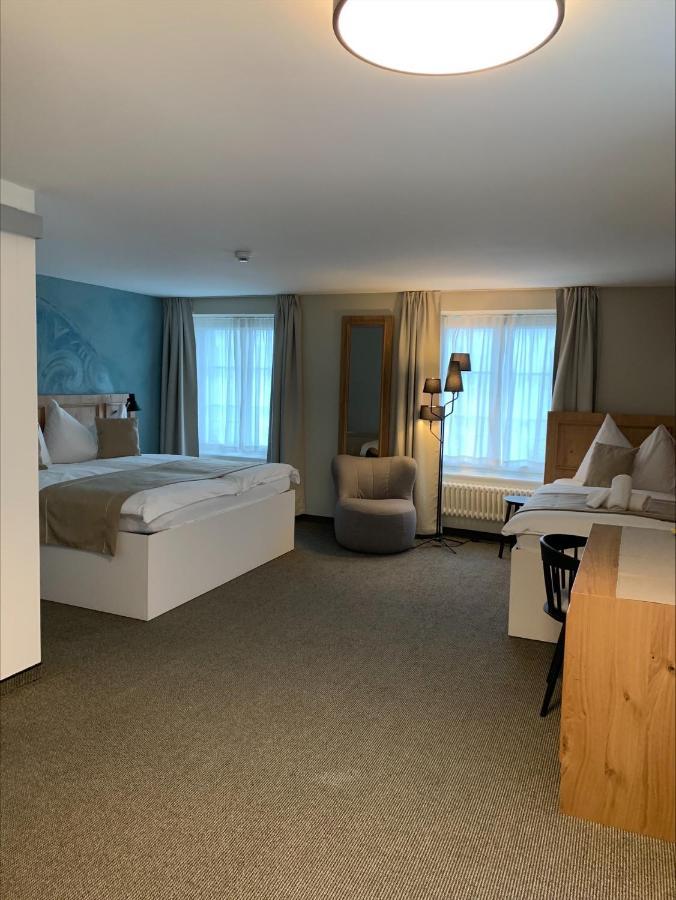 Hotel Engel Am Bahnhof Wadenswil Bagian luar foto
