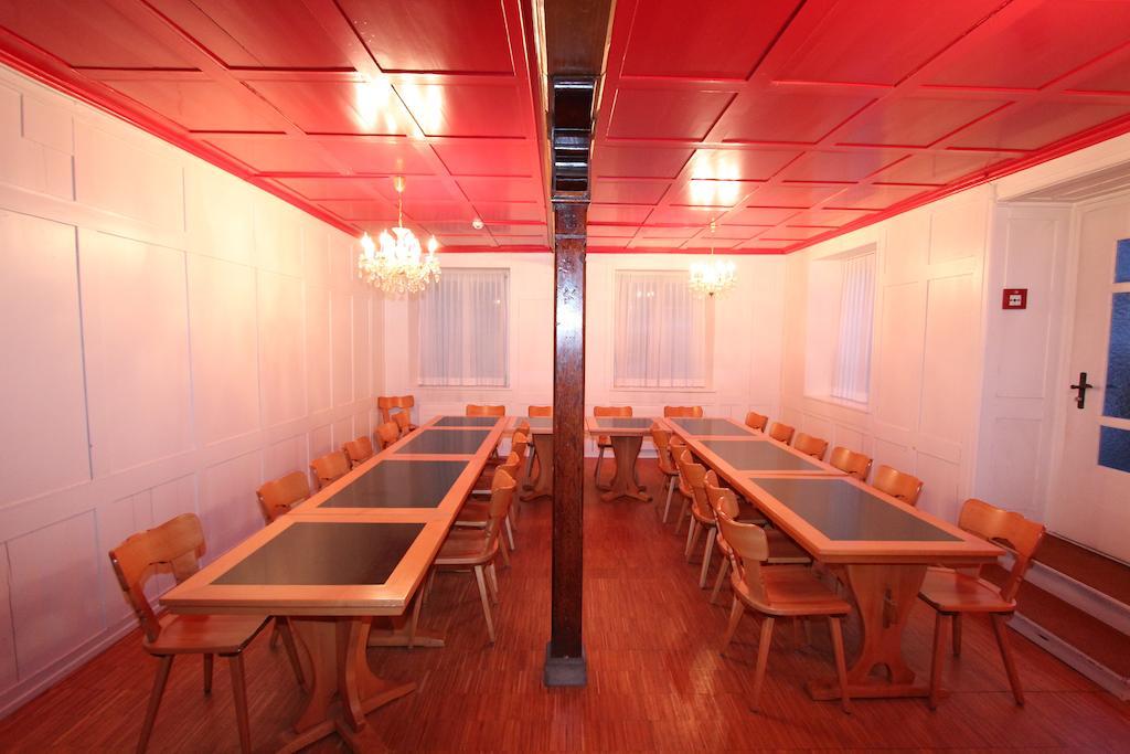 Hotel Engel Am Bahnhof Wadenswil Bagian luar foto