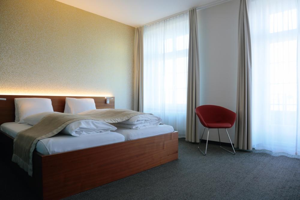 Hotel Engel Am Bahnhof Wadenswil Bagian luar foto